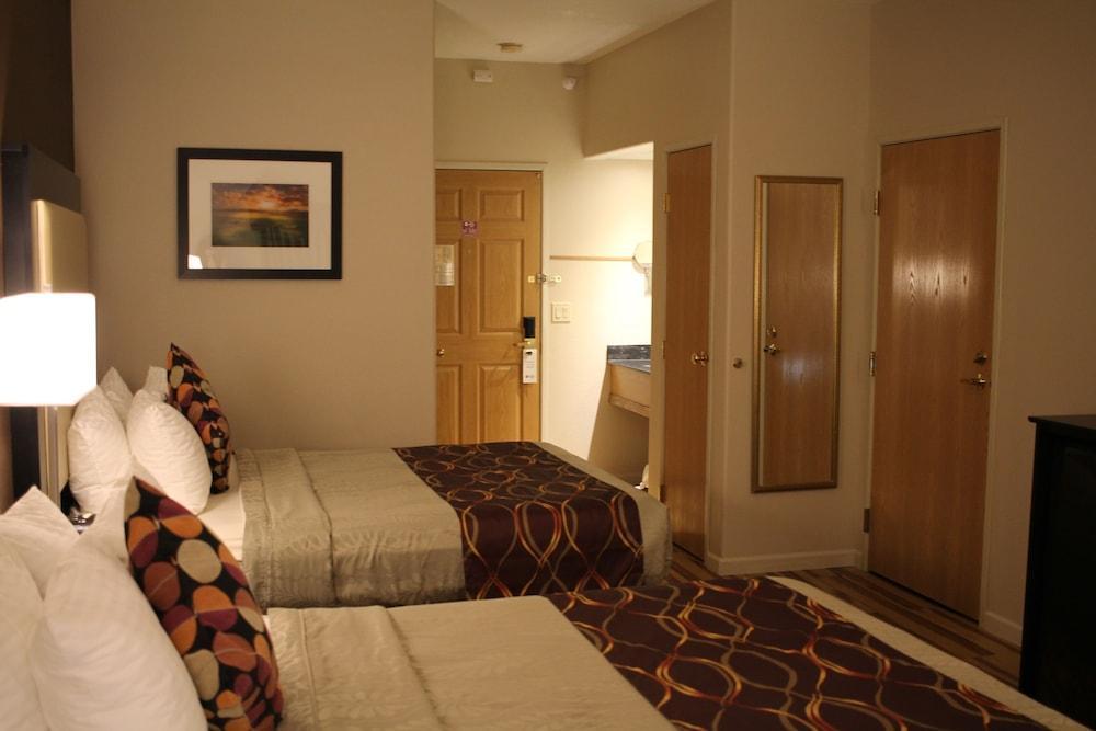 Best Western Plus Des Moines West Inn & Suites Clive Exterior photo