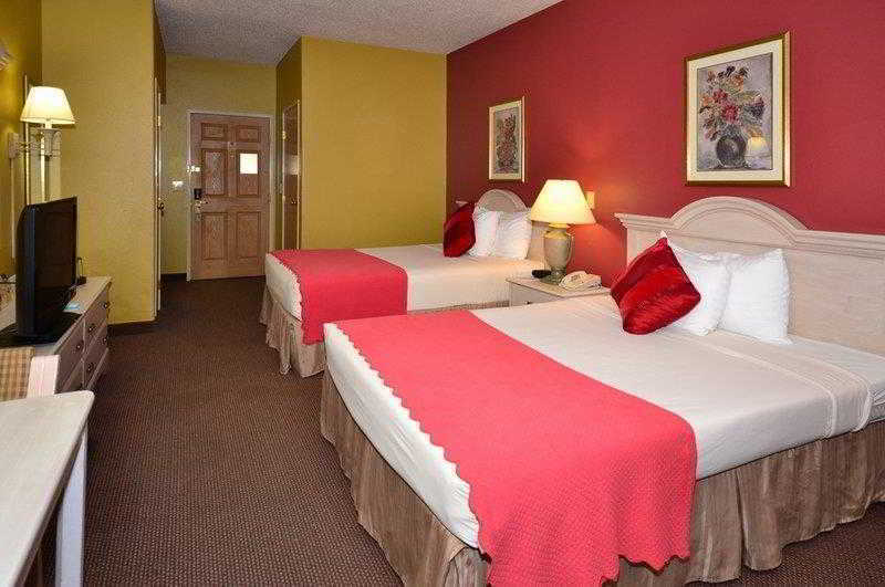 Best Western Plus Des Moines West Inn & Suites Clive Room photo